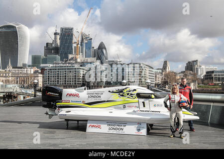 London UK 16 avril 2018 Marit Stromoy professionnel norvégien bateau pilote et la première femme à remporter un championnat du Monde de Formule 1 Grand Prix à Sharjah, Émirats arabes unis en 2015. Philippe Chiappe - professionnel français bateau pilote pour le CTIC Shenzhen Chine F1 Team, et l'un des trois pilotes de demander un hat-trick de Formule 1 titres de Champion du Monde (2014, 2015 & 2016). Crédit : Paul/Quezada-Neiman Alamy Live News Banque D'Images