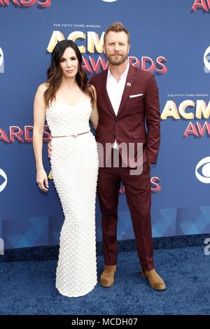 Cassidy Noir, Dierks Bentley aux arrivées pour 53e Academy of Country Music (ACM) Awards - Arrivals 3, MGM Grand Garden Arena, Las Vegas, NV le 15 avril 2018. Photo par : JA/Everett Collection Banque D'Images