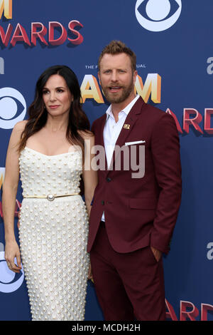 Las Vegas, NV, USA. Apr 15, 2018. Cassidy noir et Dierks Bentley à la 53e Academy of Country Music Awards au MGM Grand Garden Arena le 15 avril 2018 à Las Vegas, Nevada Crédit : MediaPunch Inc/Alamy Live News Banque D'Images