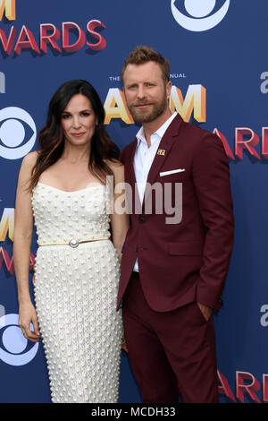 Las Vegas, NV, USA. Apr 15, 2018. Cassidy noir et Dierks Bentley à la 53e Academy of Country Music Awards au MGM Grand Garden Arena le 15 avril 2018 à Las Vegas, Nevada Crédit : MediaPunch Inc/Alamy Live News Banque D'Images