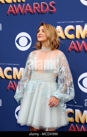 Las Vegas, NV, USA. Apr 15, 2018. Julia Michaels à la 53e Academy of Country Music Awards au MGM Grand Garden Arena le 15 avril 2018 à Las Vegas, Nevada Crédit : MediaPunch Inc/Alamy Live News Banque D'Images