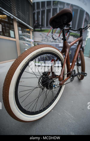 16 avril 2018, Allemagne Berlin : la roue arrière d'une bicyclette à l'Vivavelo vélo conférence du secteur privé. Photo : Arne Bänsch/dpa Banque D'Images