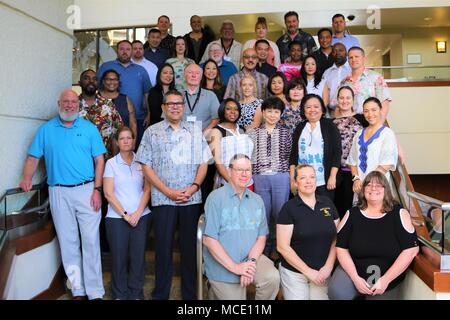 Les régies régionales de la santé (Command-Pacific RHC-P) a tenu un sommet du leadership et de formation du 5 au 9 février à Honolulu, Hawaï, où 45 G-1 professionnels et sélectionner du personnel se sont réunis à partir de l'ensemble de la région du Pacifique afin d'améliorer les capacités de leadership, d'accroître la base des connaissances dans le domaine et d'affiner les processus d'embauche et de gestion du personnel. Les participants posent pour une photo de groupe lors de la dernière journée de la conférence, le 9 février. Banque D'Images