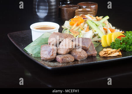 Cuisine japonaise. cube de boeuf sur l'arrière-plan Banque D'Images