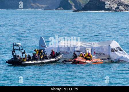 Un simulateur d'avions de sauvetage et de lutte contre les incendies utilisés dans un GMICE (une bonne médecine dans des environnements difficiles) incident majeur s'exercer à Newquay Cornwall. Banque D'Images