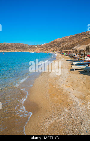 La plage d''Elia. L'île de Mykonos. Ciclades Îles. Grèce Banque D'Images