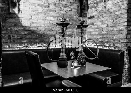 Narguilés Shisha dans un bar-salon Banque D'Images