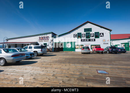 Astoria, Oregon, USA - 7 Avril 2016 : Pier 39 à Astoria, Oregon sur la rivière Columbia, près de l'océan Pacifique. Banque D'Images