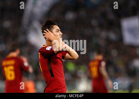 Rome, Italie. Apr 15, 2018. Roma s Cengiz sous réagit au cours de la Serie un match de football entre le Latium et Rome au stade olympique. Credit : Riccardo De Luca/Pacific Press/Alamy Live News Banque D'Images