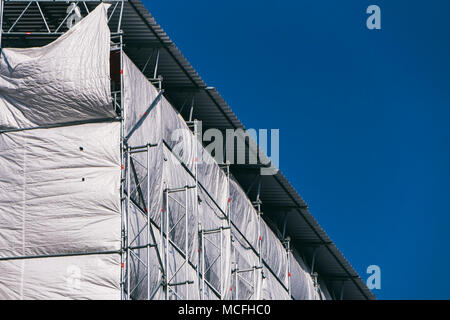 Protection de l'échafaudage sur bâtiment en construction Banque D'Images