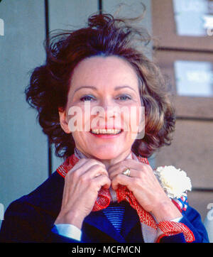 Rosalynn Carter se débat avec un foulard flyaway. De nombreux Américains regardez sur Rosalynn Carter, une femme d'une dignité tranquille, comme le sud de Jacqueline Kennedy Banque D'Images