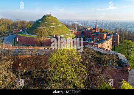 Kopiec Kosciuszko Mound (M. Kostunica'ciuszki). Monument de Cracovie, Pologne. Érigée en 1823 pour commémorer Tadeusz Kosciuszko. Entouré d'une citadelle construite par Banque D'Images