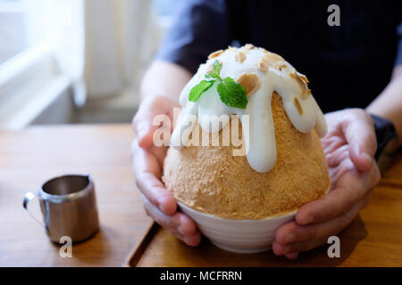 Dessert-Korean congelés glace rasage, ou Patbingsu Bingsu, Thai sweet thé cool icecream. Banque D'Images