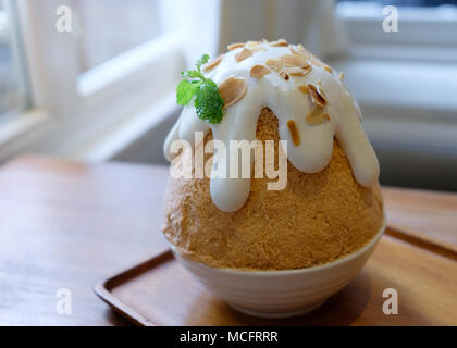 Dessert-Korean congelés glace rasage, ou Patbingsu Bingsu, Thai sweet thé cool icecream. Banque D'Images