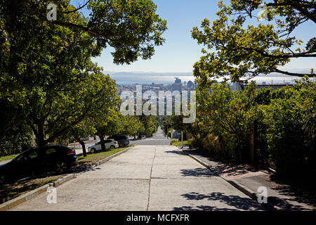 Le point de vue de Cape Town City Centre à partir du haut de Molteno road à Oranjezicht, Cape Town, Afrique du Sud. Banque D'Images