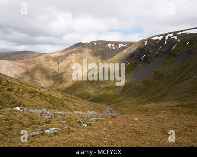 Le sommet de Carneddau Foel Grach vue à partir de la lèvre de MCG Caseg, ci-dessous, l'ensemble de l'Yr Elen en ordre décroissant ridge de Gwaun y Garnedd et mcg Bychan Banque D'Images