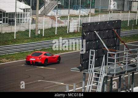 MONZA, ITALIE - Mars 2018 L'hippodrome national de Monza - Ferrari 488 Pista course 2 Banque D'Images