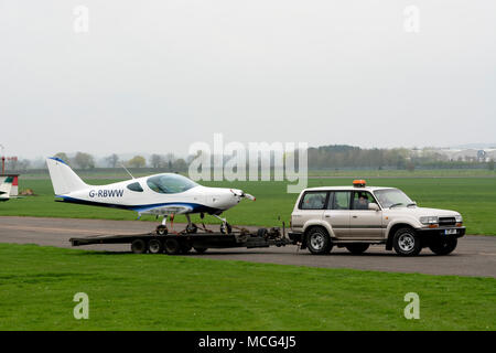 Gre Bristell NG5 Aero Speed Wing sur une remorque à Wellesbourne Airfield, Warwickshire, UK (G-RBWW) Banque D'Images