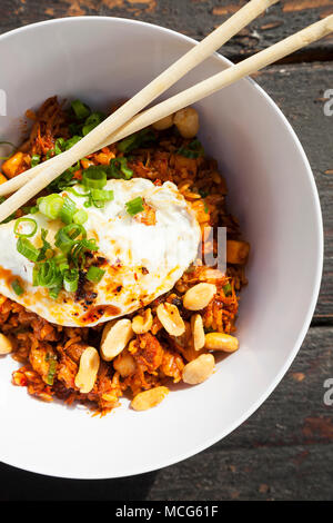 Cerdo adobado y arroz frito con kimchi (adobada de porc avec riz frit) kimchi Ramen, Don Gastro Telefónica Park Tijuana, Baja California, Mexique Banque D'Images