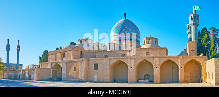 Vue panoramique de la ville médiévale de Shah Nematollah Vali Shrine, le principal monument religieux de Mahan, Iran Banque D'Images