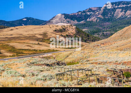 Le chef Joseph Scenic Byway est un 63-mile route pavée de Cody qui mène à la montagne et de l'Absaroka Clarks Fork de la rivière Yellowstone Banque D'Images