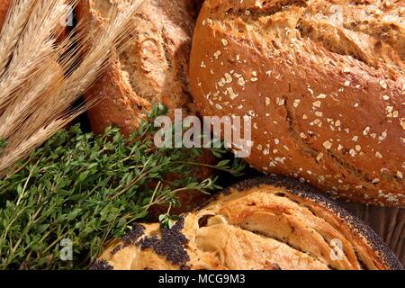 Pain et petits pains à l'époque actuelle se produire dans de nombreux types et formes non seulement en Pologne, mais aussi dans le monde. Banque D'Images