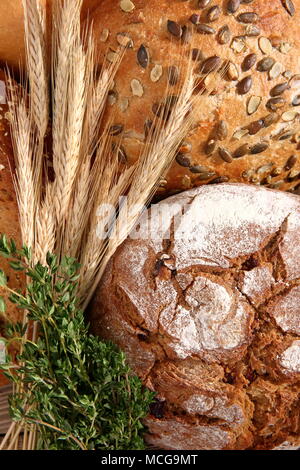 Pain et petits pains à l'époque actuelle se produire dans de nombreux types et formes non seulement en Pologne, mais aussi dans le monde. Banque D'Images