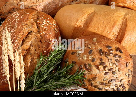 Pain et petits pains à l'époque actuelle se produire dans de nombreux types et formes non seulement en Pologne, mais aussi dans le monde. Banque D'Images