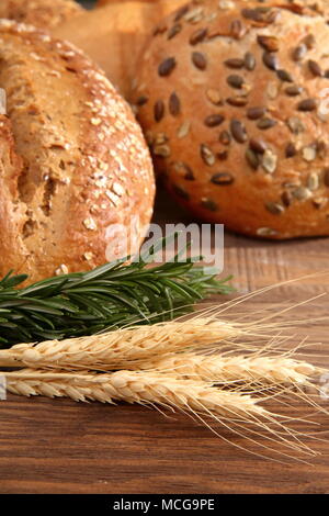 Pain et petits pains à l'époque actuelle se produire dans de nombreux types et formes non seulement en Pologne, mais aussi dans le monde. Banque D'Images
