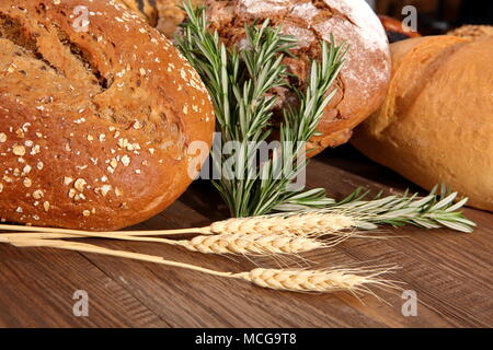 Pain et petits pains à l'époque actuelle se produire dans de nombreux types et formes non seulement en Pologne, mais aussi dans le monde. Banque D'Images