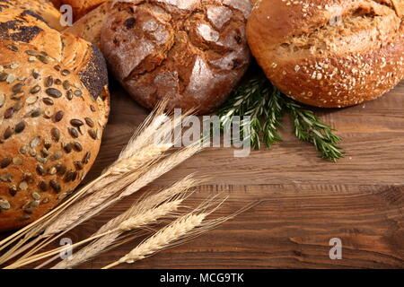 Pain et petits pains à l'époque actuelle se produire dans de nombreux types et formes non seulement en Pologne, mais aussi dans le monde. Banque D'Images