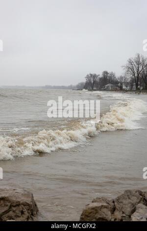 LUNA PIER, Michigan, le 15 avril 2018 : plus de 200 résidents de Luna Pier vivant le long du lac Érié ont dû être évacués en raison d'inondations lakeshore après plusieurs jours de pluies torrentielles. Crédit : David Gaunt/Alamy Live News Banque D'Images