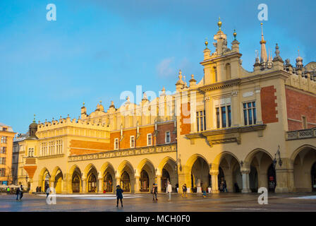 Sukiennice, halle aux draps, Rynek Glowny, la place de la vieille ville de Cracovie, Pologne Malopolska Banque D'Images