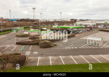 Station de remplissage d'Asda et supermarché à Hartlepool, Angleterre, Royaume-Uni Banque D'Images