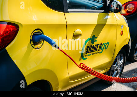 Milan, Italie - avril 14th, 2018 : Une station dock electrique rechargeable sur rue Banque D'Images