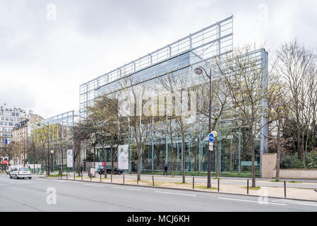 France, Paris - 5 Avril 2018 : Fondation Cartier pour l'art contemporain conçu par l'architecte français Jean Nouvel Banque D'Images