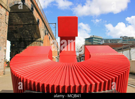 Une sculpture, la création de possibilités, par Paul Frank Lewthwaite pour marquer le 175e anniversaire de l'Umist en 1999. N° d'image 3 d'une série de 5. Banque D'Images