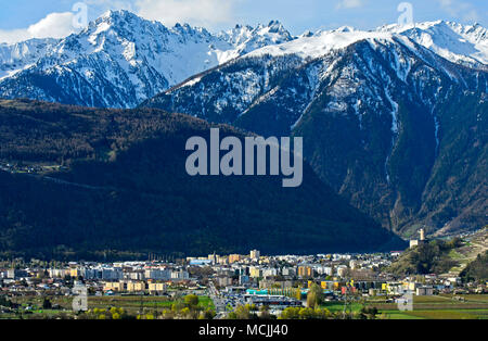 Lieu Martigny en face de la neige Valais, vue sur le col du Grand-Saint-Bernard, Martigny, Valais, Suisse Banque D'Images