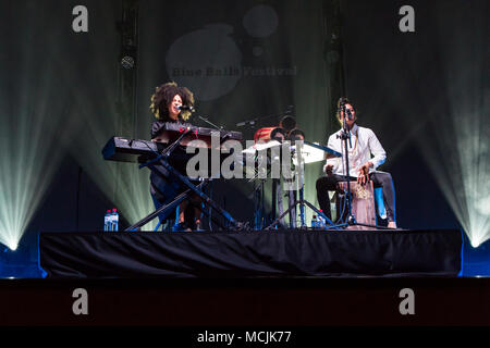 Le duo de musique French-Cuban Ibeyi, qui se compose de la Twin Sisters Lisa-Kaindé et Naomi Díaz, sera en concert au Blue Banque D'Images