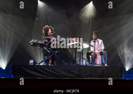 Le duo de musique French-Cuban Ibeyi, qui se compose de la Twin Sisters Lisa-Kaindé et Naomi Díaz, sera en concert au Blue Banque D'Images