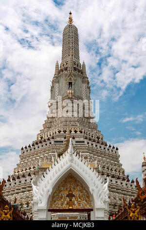 La tour du temple prang, petites, Wat Arun, Bangkok, Thaïlande Banque D'Images