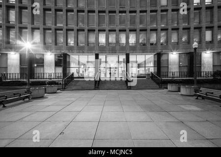 Immeuble de bureaux modernes éclairés la nuit, Toronto, Canada Banque D'Images