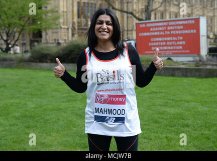 MP du travail pour Birmingham Ladywood Shabana Mahmood sur College Green, Londres, avant de prendre part à la Vierge Argent Marathon de Londres dimanche. Banque D'Images