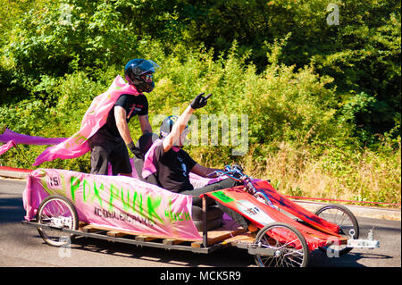 Portland, Oregon, USA - Le 14 août 2010 : Annual Mt. Boîte à Savon adultes Tabor courses tenues chaque été en août. Beaucoup de modèles uniques dans cette famille f Banque D'Images