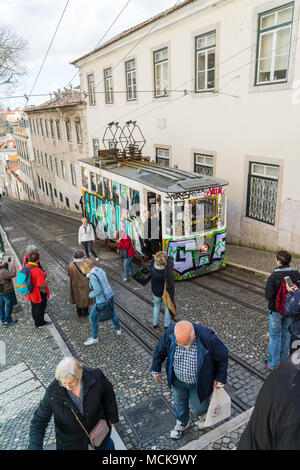 Funiculaire Da Gloria à la gare d'arrivée à Lisbonne, Portugal Banque D'Images