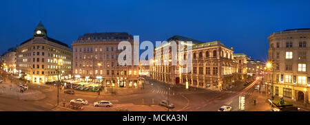 Vienne, AUTRICHE - Mars 19, 2018 : vue panoramique à partir de Albertina en soirée, avec de l'hôtel Sacher, Albertinaplatz, et l'Opéra. Banque D'Images
