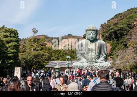 Daibutsu : la statue en bronze de Grand Bouddha à Kamakura, Japon Banque D'Images