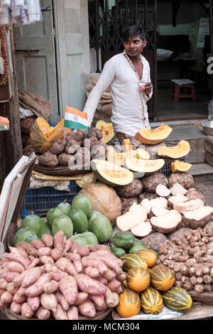 Vendeurs au marché aux légumes Grant Road dans le centre-ville de Mumbai Banque D'Images