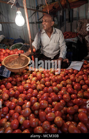 Vendeurs au marché aux légumes Grant Road dans le centre-ville de Mumbai Banque D'Images