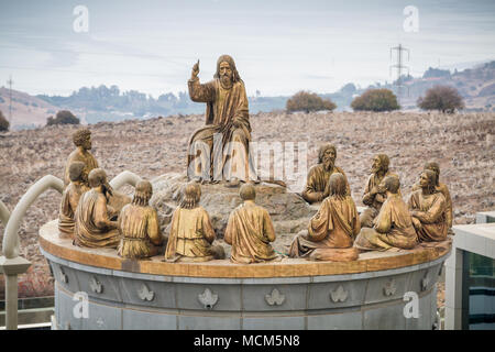 Galilée, ISRAËL - 3 décembre : Les statues de Jésus et les douze apôtres à la Domus Galileae sur le Mont des Béatitudes, près de la mer de Galilée en Galilée Banque D'Images